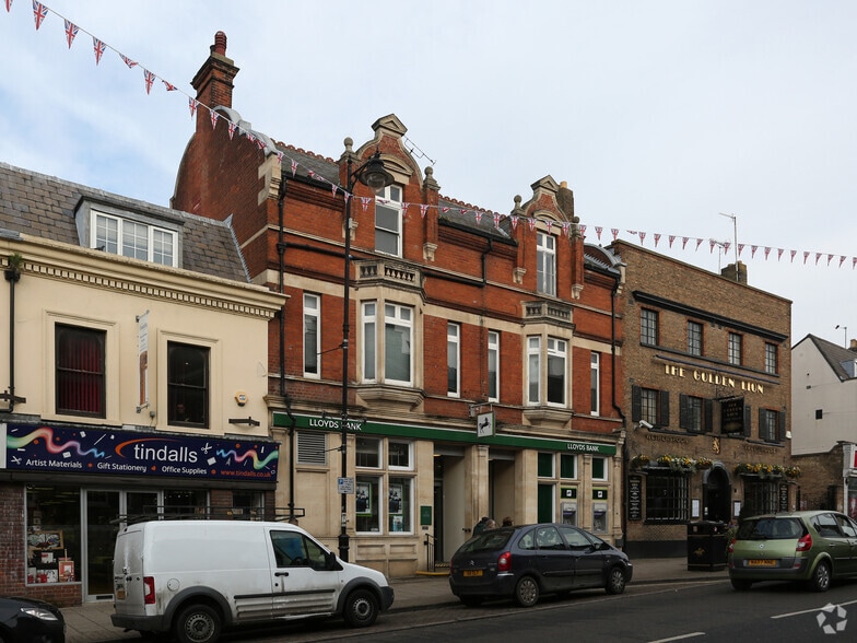 44-48 High St, Newmarket to rent - Building Photo - Image 2 of 6