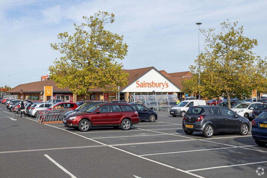 9-14 Campus 5, Letchworth Garden City to rent - Building Photo - Image 2 of 4