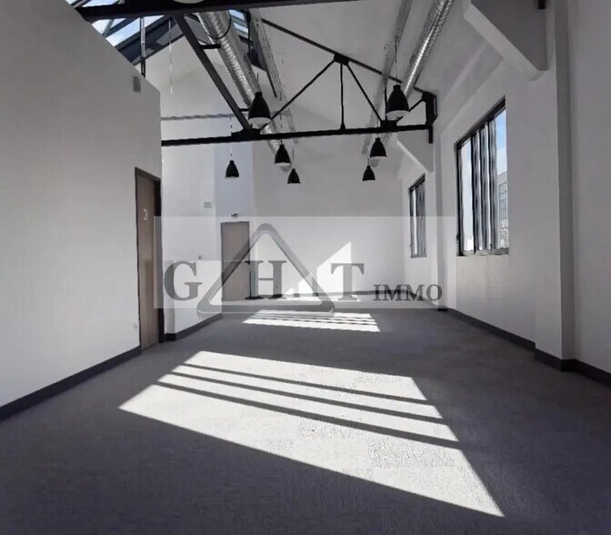 Industrial in Ivry-sur-Seine to rent - Building Photo - Image 2 of 8