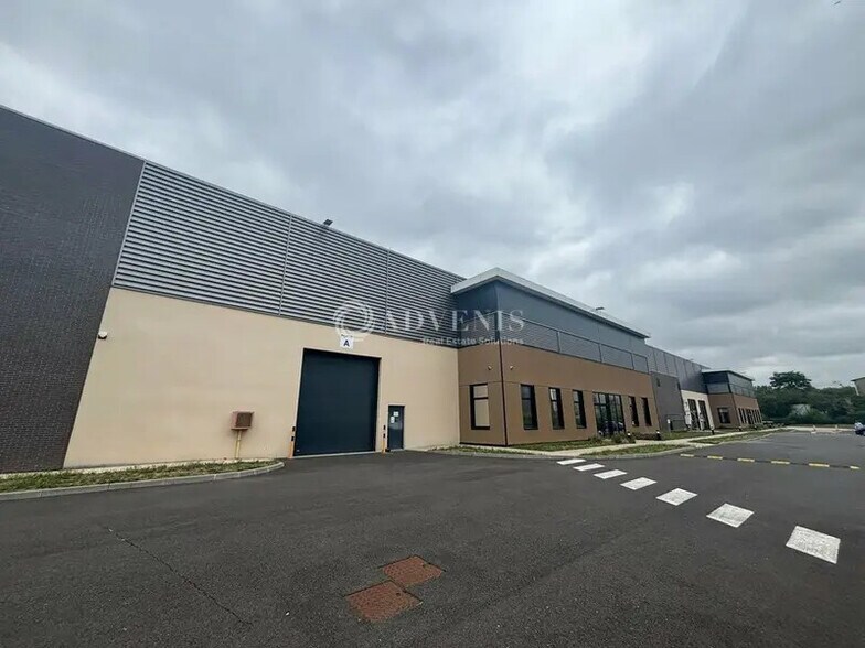 Light Industrial in Sucy-en-Brie to rent - Building Photo - Image 1 of 7