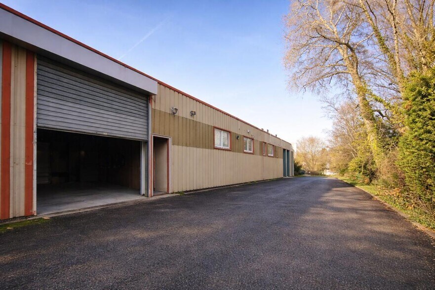 Light Industrial in Toulouse to rent - Building Photo - Image 2 of 7