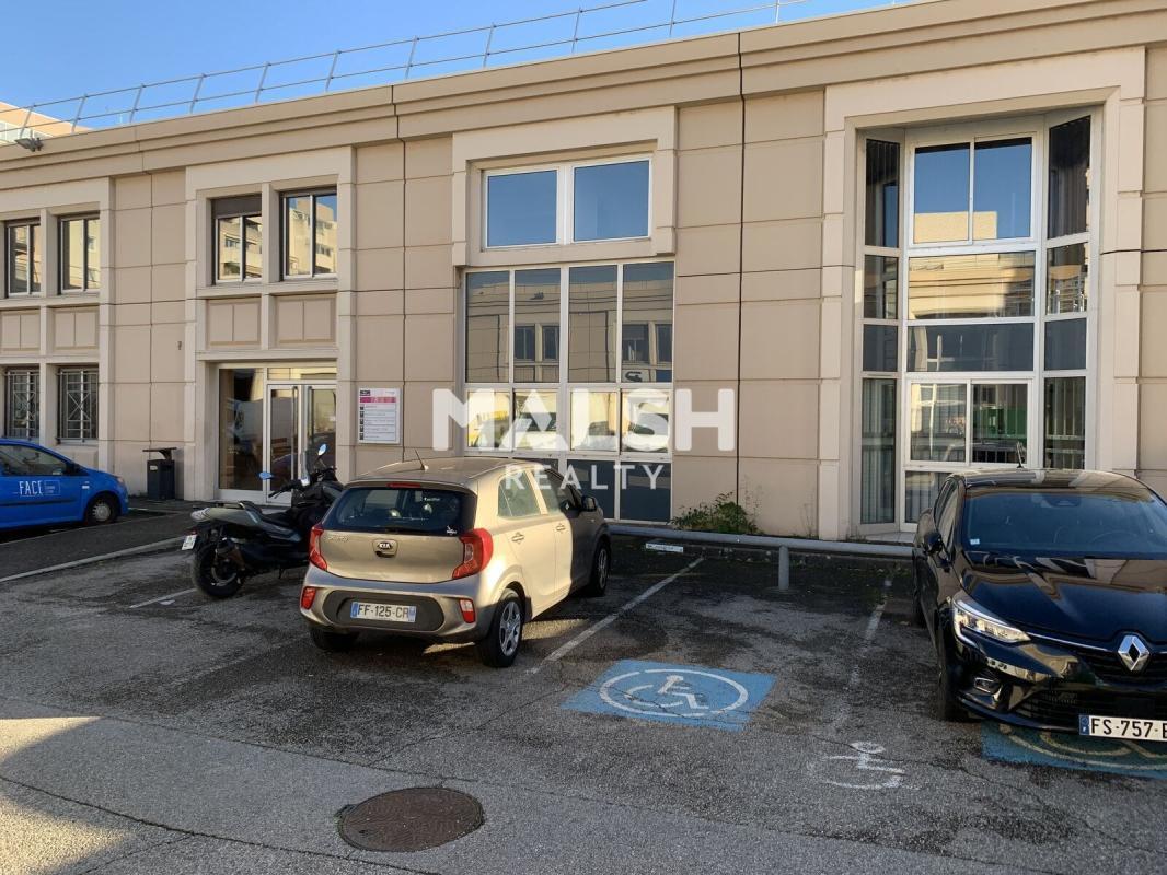 Office in Villeurbanne to rent Building Photo- Image 1 of 14