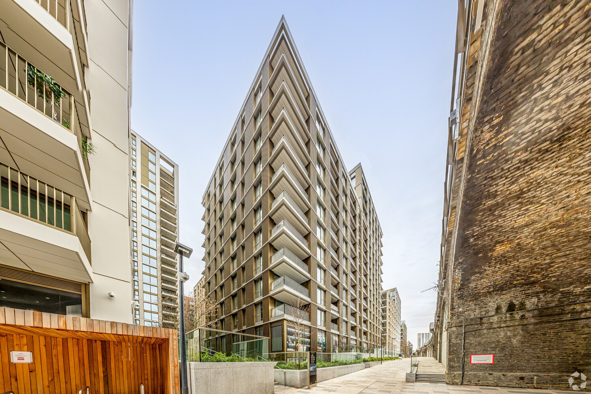 Prince Of Wales Dr, London for sale Primary Photo- Image 1 of 1