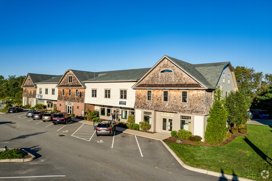 201-210 Clock Tower Sq, Portsmouth, RI for sale - Primary Photo - Image 1 of 1