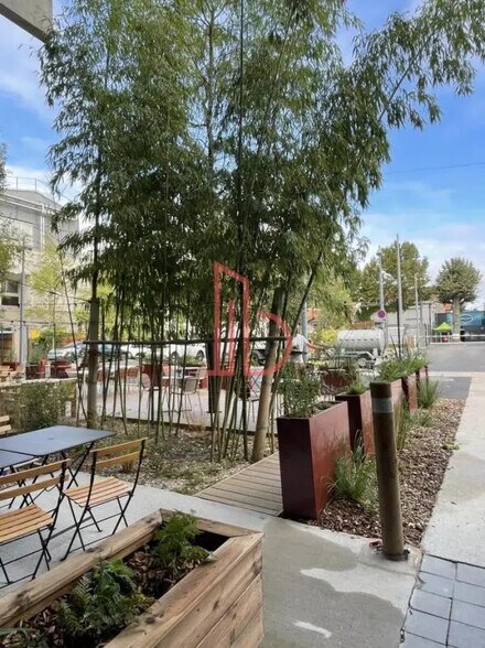 Office in Bègles to rent - Building Photo - Image 2 of 6