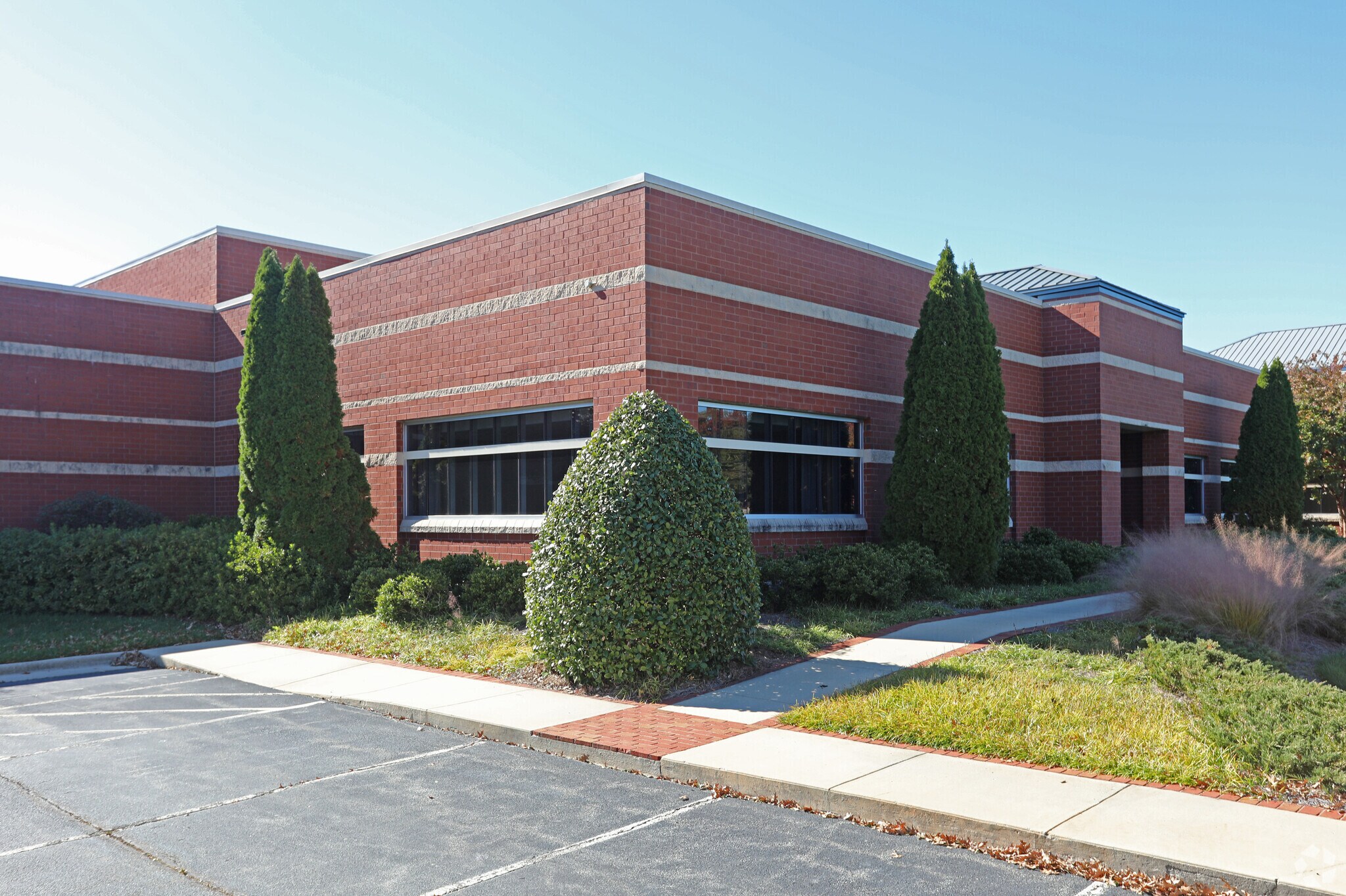 8015 Piedmont Triad Pky, Greensboro, NC for sale Building Photo- Image 1 of 1