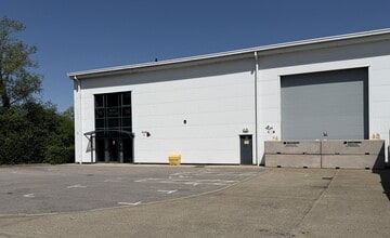 Honeycrock Ln, Redhill to rent Building Photo- Image 1 of 5