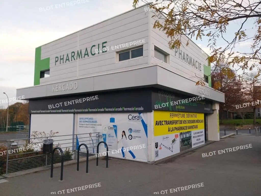 Retail in Vannes for sale Building Photo- Image 1 of 10