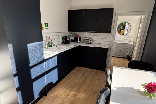 13-15 High St, Marlow to rent - Interior Photo - Image 3 of 5