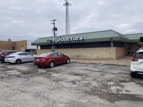 935 S Iowa St, Lawrence, KS for rent Building Photo- Image 1 of 2