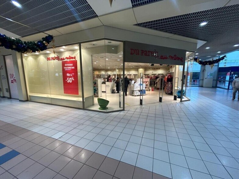 28 Route De Grigny, Viry-Châtillon to rent - Building Photo - Image 2 of 5