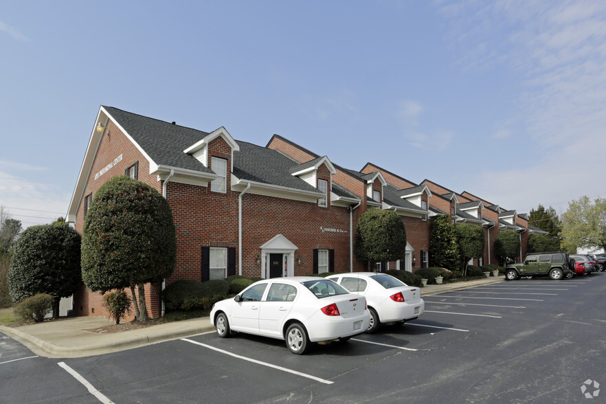 315 S Salem St, Apex, NC for rent - Building Photo - Image 3 of 5