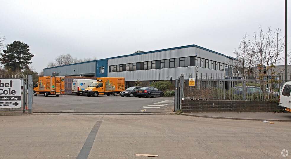 16 Waterside Way, London to rent - Primary Photo - Image 1 of 15