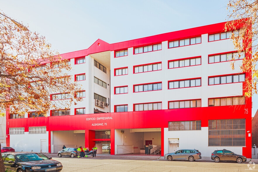 Calle de Albasanz, 75, Madrid, Madrid to rent - Building Photo - Image 2 of 3