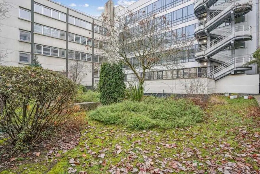 100-102 Rue De Villiers, Levallois-Perret to rent - Building Photo - Image 3 of 7