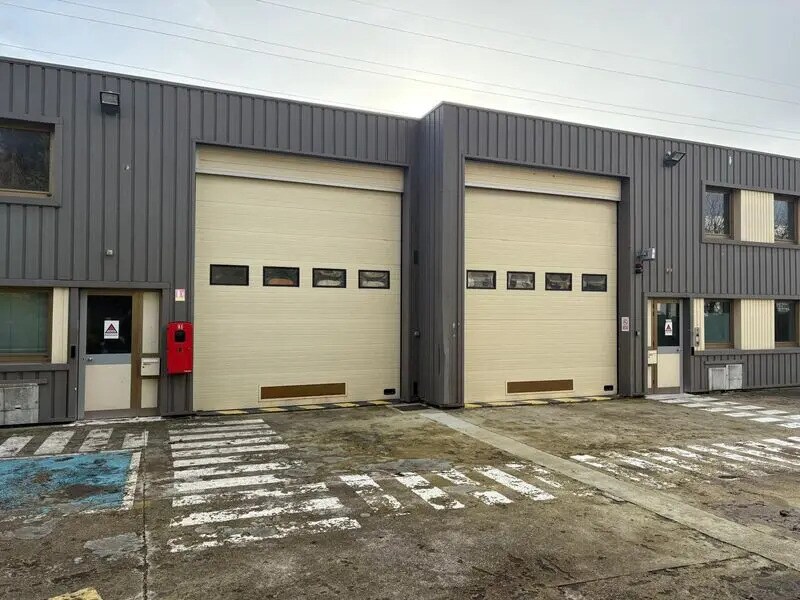 Light Industrial in Neuilly-sur-Marne to rent Primary Photo- Image 1 of 17