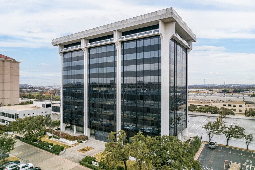 2525 N Stemmons Fwy, Dallas, TX for sale - Primary Photo - Image 1 of 9