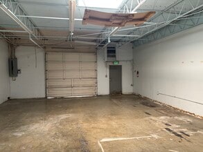 237 Oxmoor Cir, Birmingham, AL to rent Interior Photo- Image 2 of 4