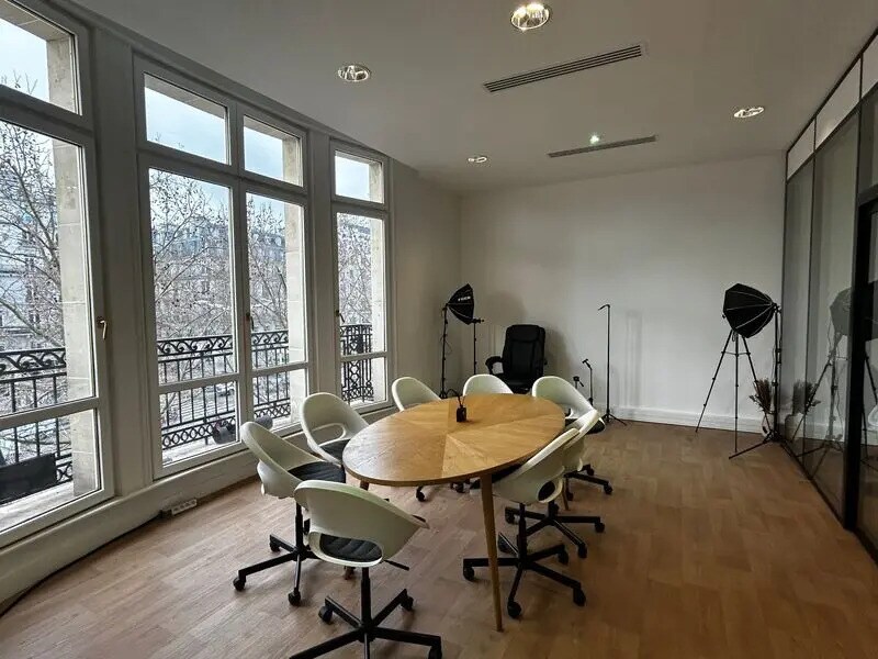 Location Bureaux 200 m² - Photo 1