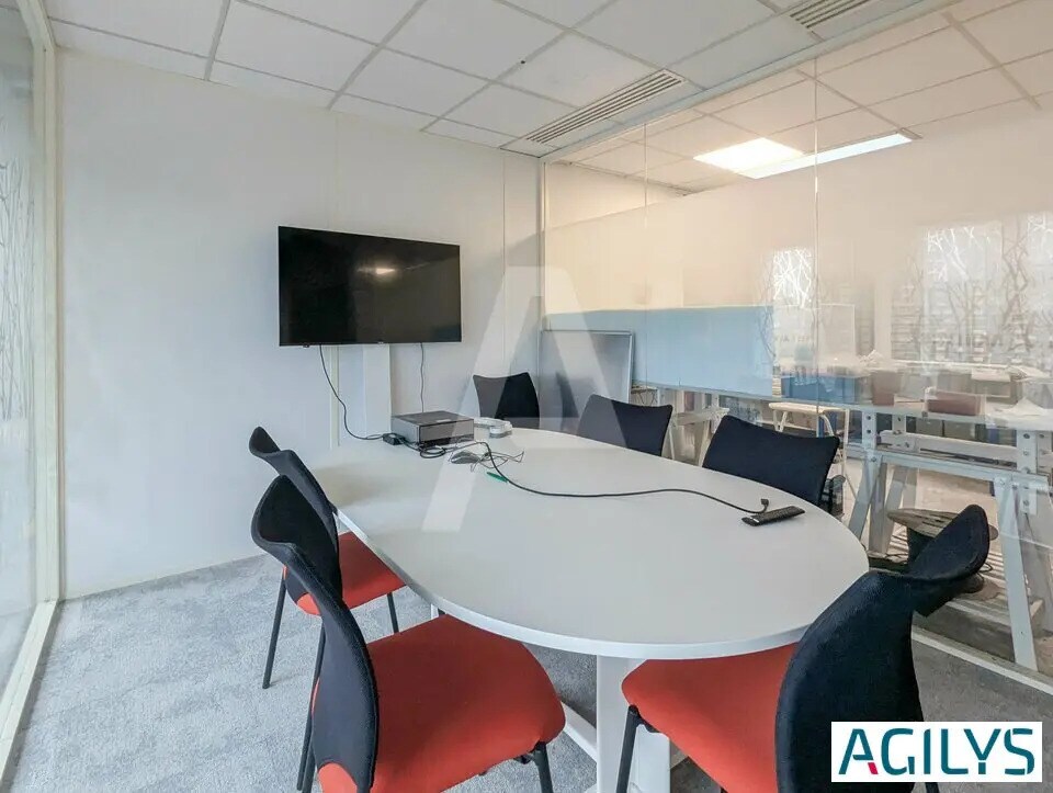 Office in Les Ulis for sale Interior Photo- Image 1 of 6