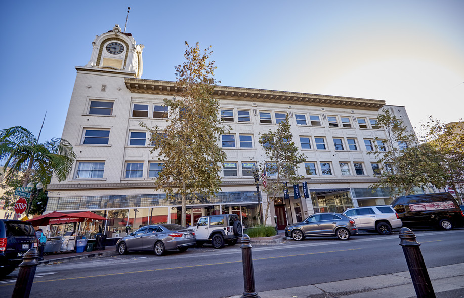 202-208 W 4th St, Santa Ana, CA for rent - Building Photo - Image 2 of 37