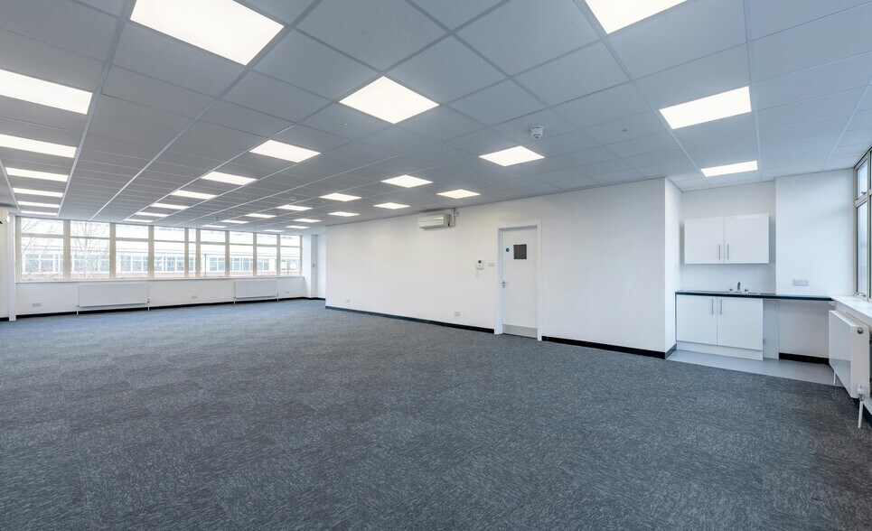 6-10 Brunel Rd, Reading to rent - Interior Photo - Image 3 of 9