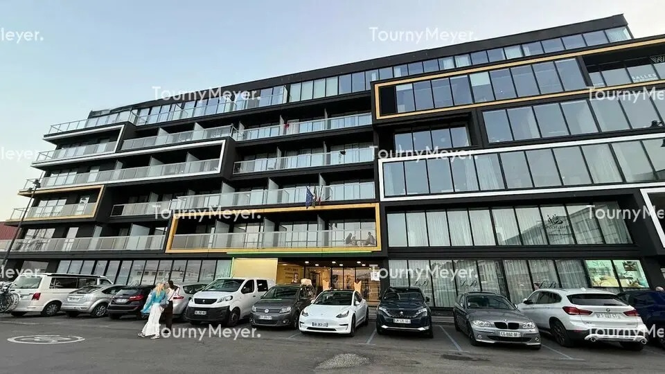 Location Bureaux 271 m² - Photo 1