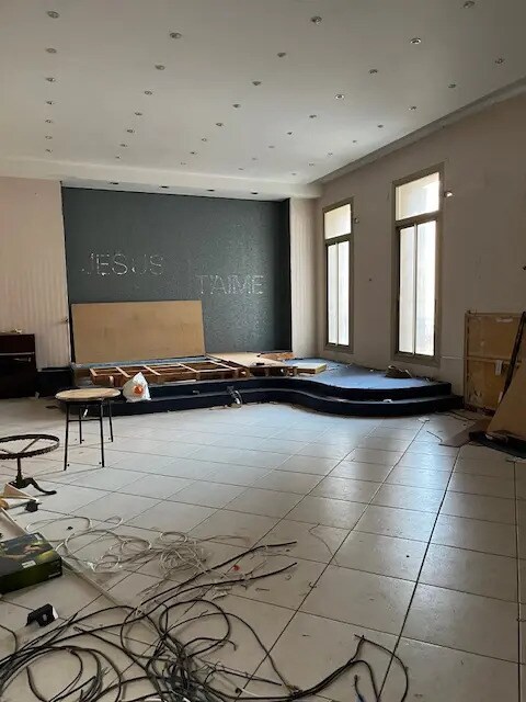 Retail in Marseille for sale Interior Photo- Image 1 of 3