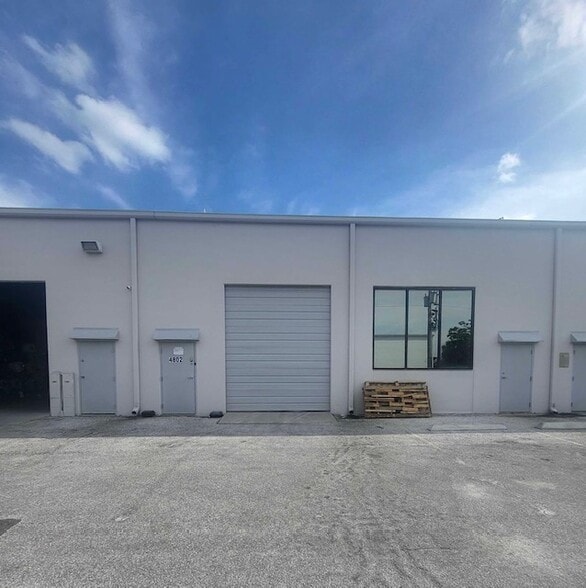 4780-4806 N Orange Blossom Trl, Orlando, FL to rent - Building Photo - Image 3 of 21