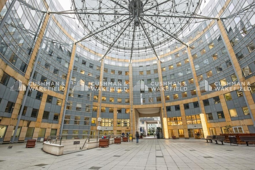Office in Puteaux to rent - Building Photo - Image 1 of 6