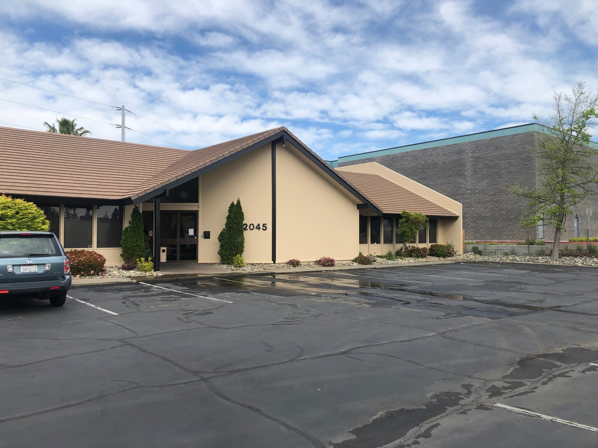 2045 Hallmark Dr, Sacramento, CA to rent Building Photo- Image 1 of 18