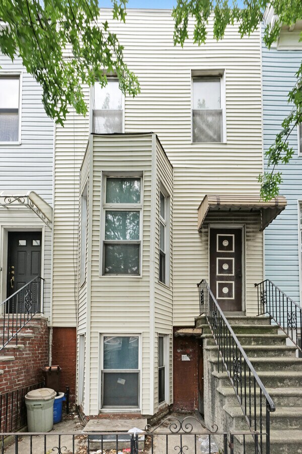 73 McGuinness Blvd, Brooklyn 11222 UK