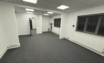 Unit O1, 76 Morris Rd, Leicester to rent Interior Photo- Image 2 of 3