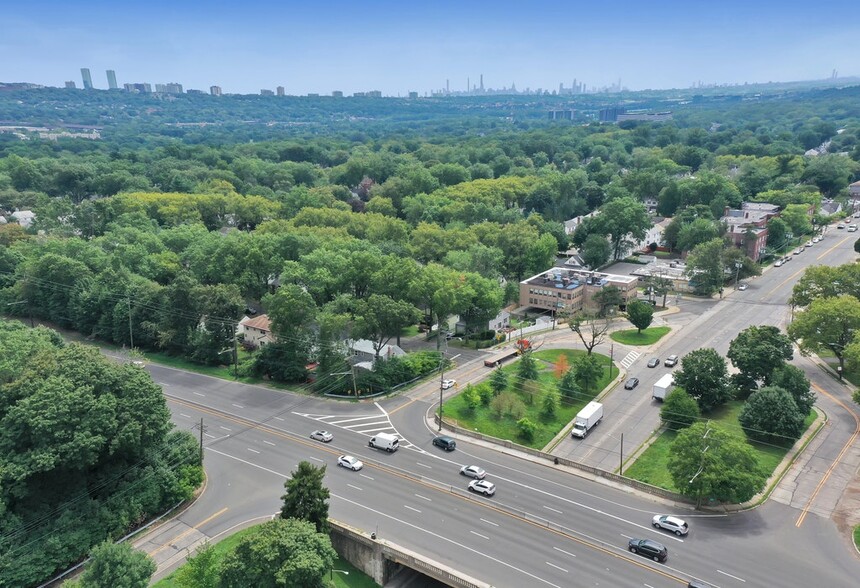 1086 Teaneck Rd, Teaneck, NJ for rent - Aerial - Image 2 of 9