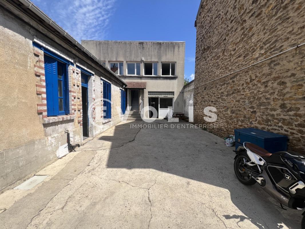 Light Industrial in Champigny-sur-Marne for sale Building Photo- Image 1 of 18