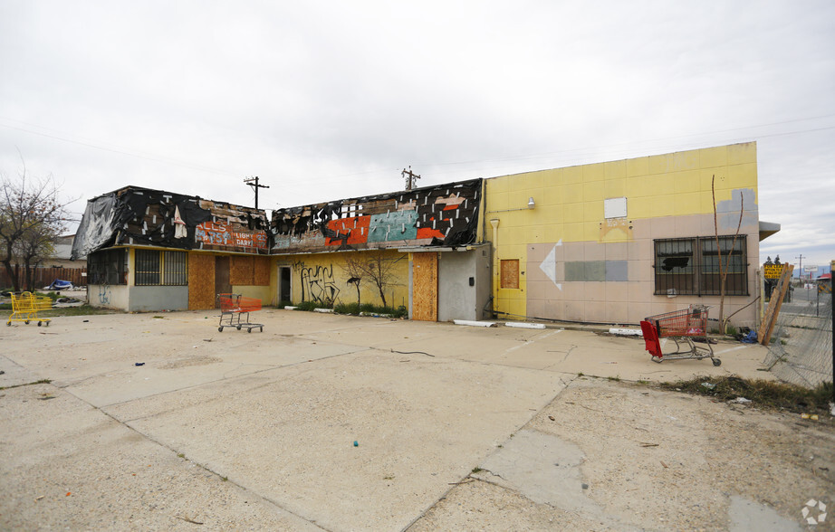 1726 Niles St, Bakersfield, CA for sale - Primary Photo - Image 1 of 1