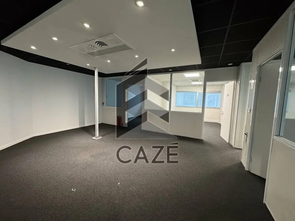 Office in Cenon to rent Interior Photo- Image 1 of 6