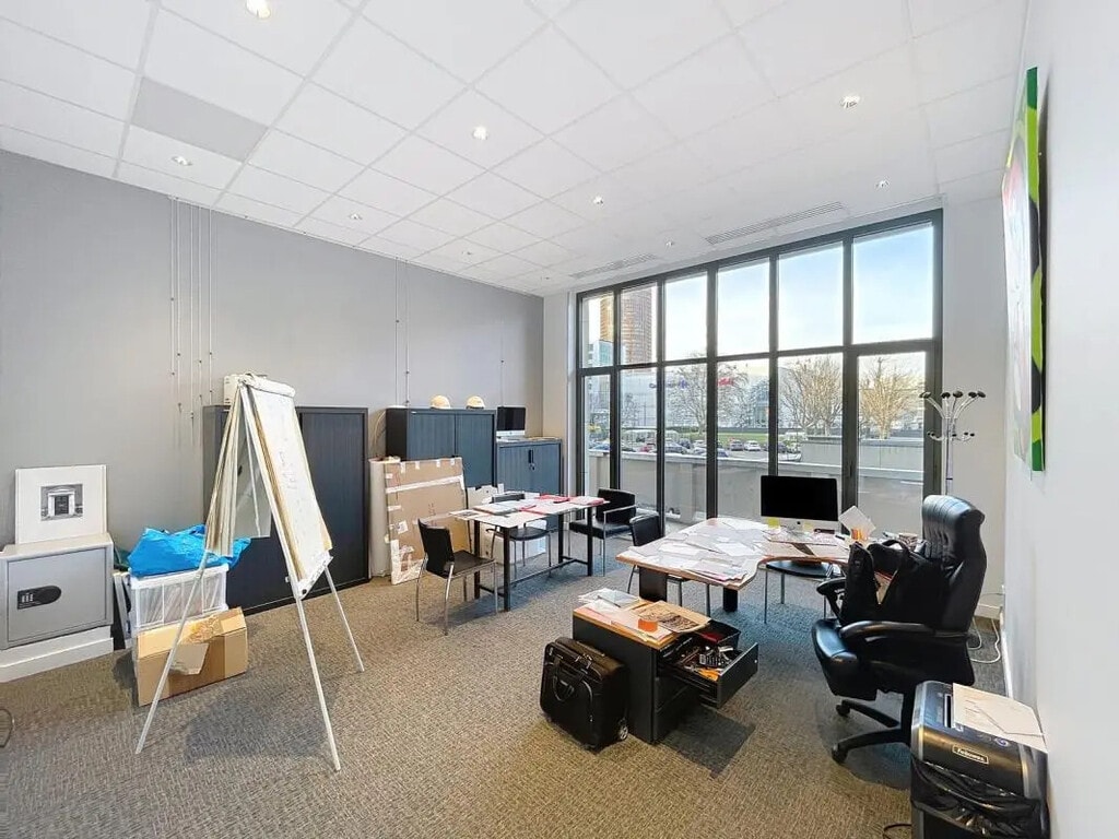 Location Bureaux 90 m² - Photo 1