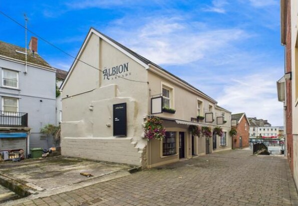 Mill St, Carmarthen to rent Primary Photo- Image 1 of 4