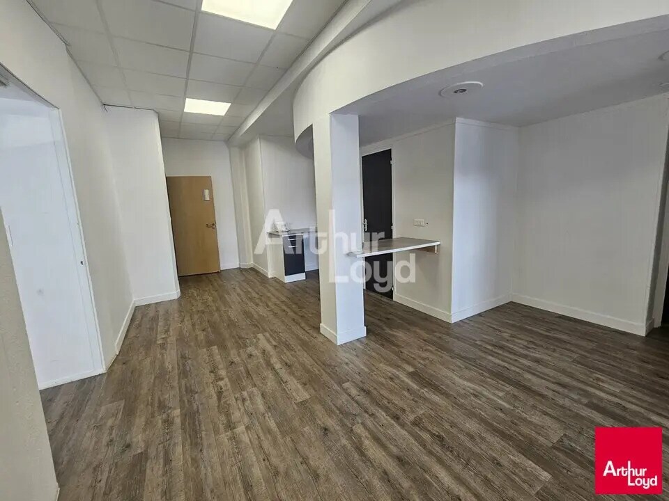 Location Bureaux 192 m² - Photo 1