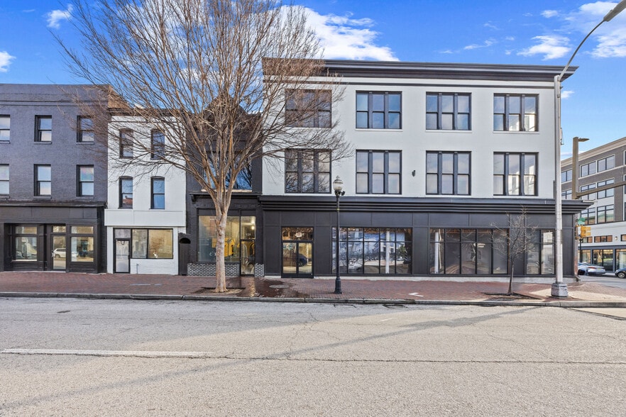 The Shoppes at Broadway portfolio of 4 properties for sale on LoopNet.co.uk - Building Photo - Image 3 of 21