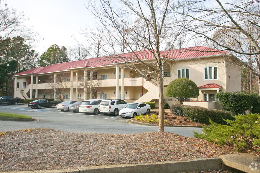 800 Old Roswell Lakes Pky, Roswell, GA for sale - Primary Photo - Image 1 of 1