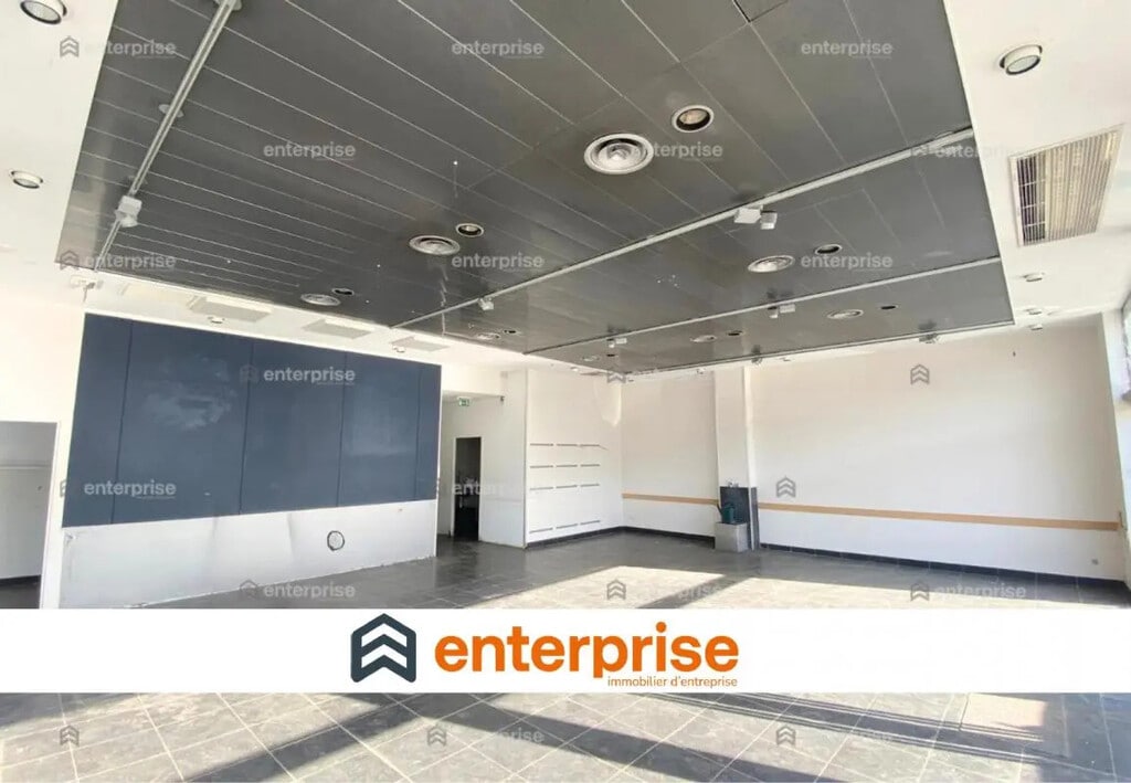 Location Commerce 330 m² - Photo 1