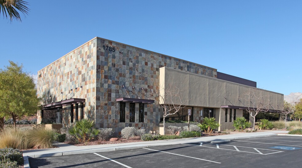 1785 Village Center Cir, Las Vegas, NV for rent - Building Photo - Image 1 of 9