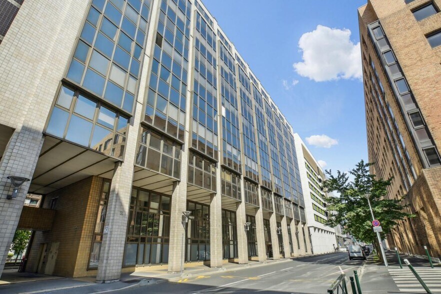 41 Rue Des Trois Fontanot, Nanterre to rent - Building Photo - Image 2 of 16