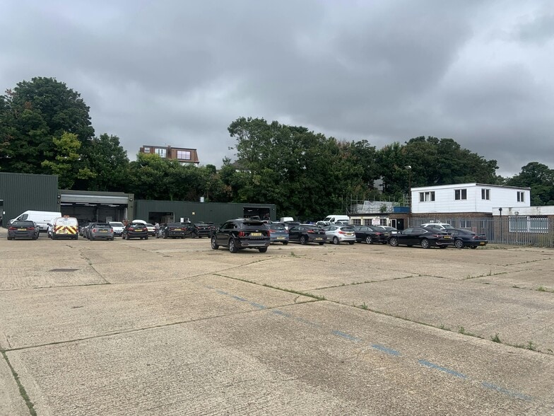 Selsdon Rd, South Croydon to rent - Building Photo - Image 3 of 5