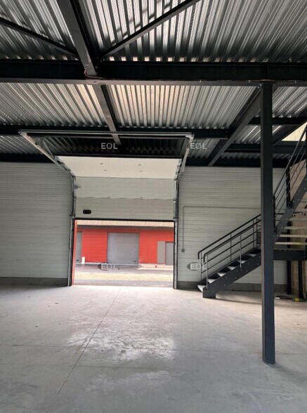 Light Industrial in Marcoussis for sale - Interior Photo - Image 2 of 8