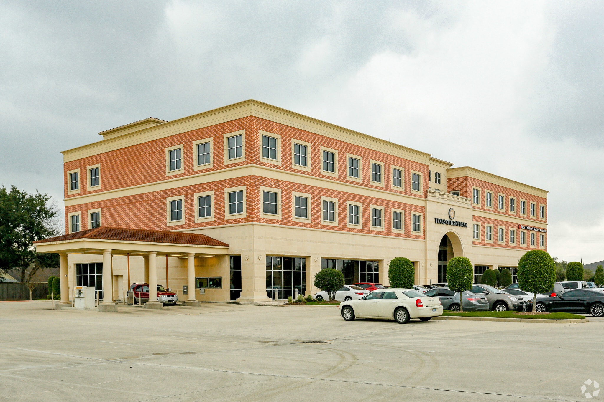 4949 Fairmont Pky, Pasadena, TX to rent Primary Photo- Image 1 of 6