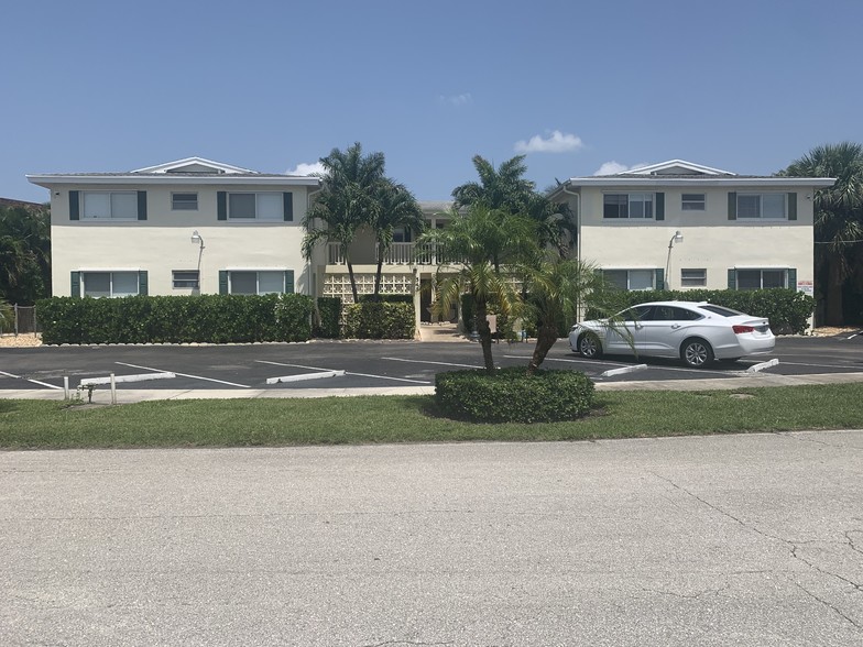 543 W Kalmia Dr, North Palm Beach, FL for sale - Building Photo - Image 1 of 1