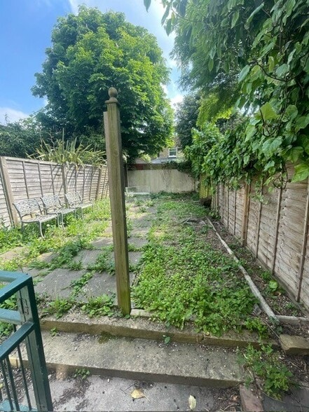 271 Lillie Rd, London to rent - Building Photo - Image 1 of 5